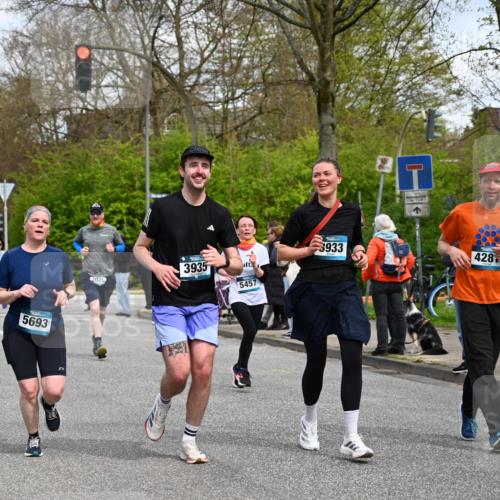 12.04.2026 - 45. Internationalen Wilhelmsburger Insellauf J. Mangold http://msf.ph/oto/9514877 12.04.2026 13:12:56 Ziel 4627, 4628, 3638, 4385, 2274, 4919, 4720, 4721, 2998, 4693, 3519, 4970, 3686, 4643, 2877, 5265, 5266, 4648, 2026, 5457, 4320, 4249, 3033, 2470, 4364, 4364, 3942, 5221, 3540, 3933, 3935, 3805, 5158, 5157, 2462, 4533, 5693, 5637, 2080, 5819, 2064, 4923, 4281, 3984, 3810 meine-sportfotos.de