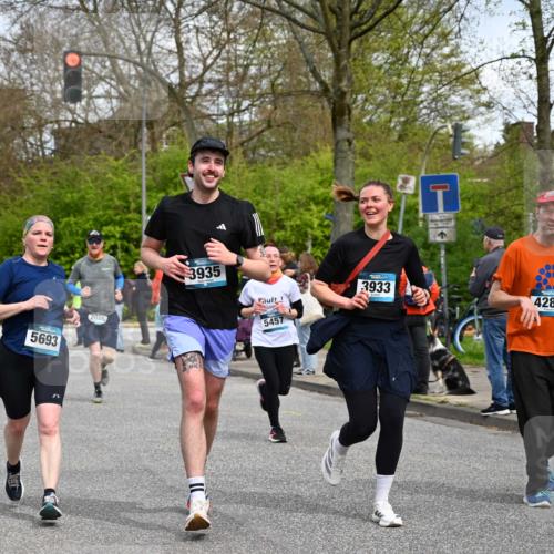 12.04.2026 - 45. Internationalen Wilhelmsburger Insellauf J. Mangold http://msf.ph/oto/9514879 12.04.2026 13:12:56 Ziel 4627, 4628, 3638, 4385, 2274, 4919, 4720, 4721, 2998, 4693, 3519, 4970, 3686, 4643, 2877, 5265, 5266, 4648, 2026, 5457, 4320, 4249, 3033, 2470, 4364, 4364, 3942, 5221, 3540, 3933, 3935, 3805, 5158, 5157, 2462, 4533, 5693, 5637, 2080, 5819, 2064, 4923, 4281, 3984, 3810 meine-sportfotos.de