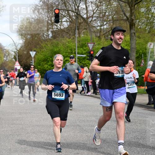 12.04.2026 - 45. Internationalen Wilhelmsburger Insellauf J. Mangold http://msf.ph/oto/9514881 12.04.2026 13:12:57 Ziel 3638, 4385, 2274, 4919, 4720, 4721, 2998, 4693, 3519, 4970, 3686, 4643, 2877, 5265, 5266, 4648, 2026, 5457, 4320, 4249, 3033, 2470, 4364, 3942, 5221, 3942, 5221, 3540, 3933, 3935, 3805, 5158, 5157, 2462, 4533, 5693, 5637, 2080, 5819, 2064, 4923, 4281, 3984, 3810 meine-sportfotos.de