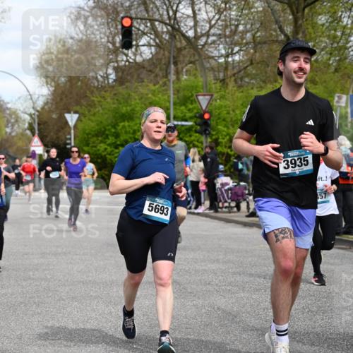 12.04.2026 - 45. Internationalen Wilhelmsburger Insellauf J. Mangold http://msf.ph/oto/9514884 12.04.2026 13:12:57 Ziel 3638, 4385, 2274, 4919, 4720, 4721, 2998, 4693, 3519, 4970, 3686, 4643, 2877, 5265, 5266, 4648, 2026, 5457, 4320, 4249, 3033, 2470, 4364, 3942, 5221, 3942, 5221, 3540, 3933, 3935, 3805, 5158, 5157, 2462, 4533, 5693, 5637, 2080, 5819, 2064, 4923, 4281, 3984, 3810 meine-sportfotos.de