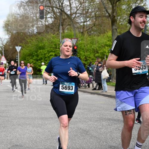 12.04.2026 - 45. Internationalen Wilhelmsburger Insellauf J. Mangold http://msf.ph/oto/9514888 12.04.2026 13:12:57 Ziel 3638, 4385, 2274, 4919, 4720, 4721, 2998, 4693, 3519, 4970, 3686, 4643, 2877, 5265, 5266, 4648, 2026, 5457, 4320, 4249, 3033, 2470, 4364, 3942, 5221, 3942, 5221, 3540, 3933, 3935, 3805, 5158, 5157, 2462, 4533, 5693, 5637, 2080, 5819, 2064, 4923, 4281, 3984, 3810 meine-sportfotos.de