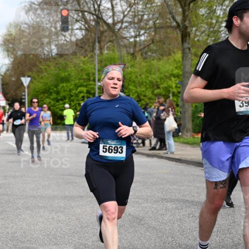12.04.2026 - 45. Internationalen Wilhelmsburger Insellauf J. Mangold http://msf.ph/oto/9514889 12.04.2026 13:12:57 Ziel 3638, 4385, 2274, 4919, 4720, 4721, 2998, 4693, 3519, 4970, 3686, 4643, 2877, 5265, 5266, 4648, 2026, 5457, 4320, 4249, 3033, 2470, 4364, 3942, 5221, 3942, 5221, 3540, 3933, 3935, 3805, 5158, 5157, 2462, 4533, 5693, 5637, 2080, 5819, 2064, 4923, 4281, 3984, 3810 meine-sportfotos.de