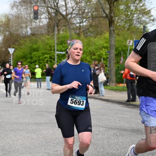12.04.2026 - 45. Internationalen Wilhelmsburger Insellauf J. Mangold http://msf.ph/oto/9514891 12.04.2026 13:12:58 Ziel 4385, 2274, 4919, 4720, 4721, 2998, 4693, 3519, 4970, 3686, 4643, 2877, 5265, 5266, 4648, 2026, 5457, 4320, 4249, 3033, 2470, 4364, 3942, 5221, 3540, 3540, 3933, 3935, 3805, 5158, 5157, 2462, 4533, 5693, 5637, 5637, 2080, 5819, 2064, 4923, 4281, 3984, 3810, 3268 meine-sportfotos.de