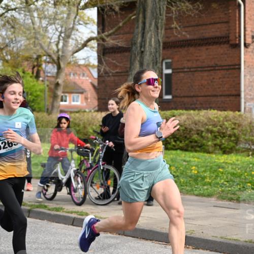 12.04.2026 - 45. Internationalen Wilhelmsburger Insellauf J. Mangold http://msf.ph/oto/9514917 12.04.2026 13:13:02 Ziel 2274, 4919, 4720, 4721, 2998, 4693, 3519, 4970, 3686, 4643, 2877, 5265, 5266, 4648, 2026, 5457, 4320, 4249, 3033, 2470, 4364, 3942, 5221, 3540, 3933, 3935, 3805, 5158, 5157, 5158, 5157, 2462, 4533, 5693, 5637, 2080, 5819, 2064, 4923, 4281, 3984, 3810, 3268, 2062, 4783 meine-sportfotos.de