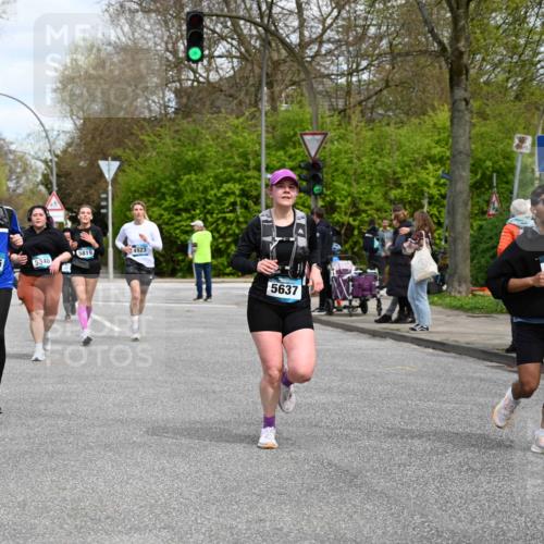 12.04.2026 - 45. Internationalen Wilhelmsburger Insellauf J. Mangold http://msf.ph/oto/9514972 12.04.2026 13:13:11 Ziel 3519, 4970, 3686, 4643, 2877, 5265, 5266, 4648, 2026, 5457, 4320, 4249, 3033, 2470, 4364, 3942, 5221, 3540, 3933, 3935, 3805, 5158, 5157, 2462, 4533, 5693, 5637, 2080, 5819, 2064, 4923, 4281, 3984, 3810, 3268, 2062, 2062, 4783, 4178, 5340 meine-sportfotos.de