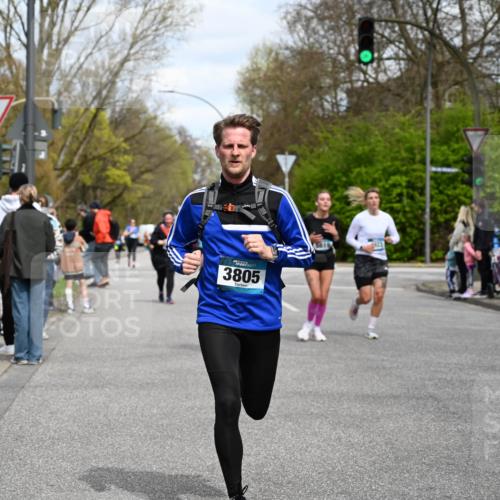 12.04.2026 - 45. Internationalen Wilhelmsburger Insellauf J. Mangold http://msf.ph/oto/9514982 12.04.2026 13:13:13 Ziel 4643, 2877, 5265, 5266, 4648, 2026, 5457, 4320, 4249, 3033, 2470, 4364, 3942, 5221, 3540, 3933, 3935, 3805, 5158, 5157, 2462, 4533, 5693, 5637, 2080, 5819, 2064, 4923, 4281, 3984, 3810, 3268, 2062, 4783, 4783, 4178, 5340 meine-sportfotos.de