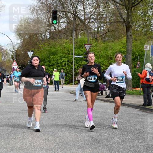 12.04.2026 - 45. Internationalen Wilhelmsburger Insellauf J. Mangold http://msf.ph/oto/9514998 12.04.2026 13:13:15 Ziel 2877, 5265, 5266, 4648, 2026, 5457, 4320, 4249, 3033, 2470, 4364, 3942, 5221, 3540, 3933, 3935, 3805, 5158, 5157, 2462, 4533, 5693, 5637, 2080, 5819, 2080, 5819, 2064, 4923, 4281, 3984, 3810, 3268, 2062, 4783, 4178, 5340, 2999 meine-sportfotos.de