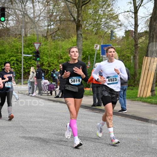 12.04.2026 - 45. Internationalen Wilhelmsburger Insellauf J. Mangold http://msf.ph/oto/9515007 12.04.2026 13:13:16 Ziel 5265, 5266, 4648, 2026, 5457, 4320, 4249, 3033, 2470, 4364, 3942, 5221, 3540, 3933, 3935, 3805, 5158, 5157, 2462, 4533, 5693, 5637, 2080, 5819, 2064, 2064, 4923, 4281, 3984, 3810, 3268, 2062, 4783, 4178, 5340, 2999 meine-sportfotos.de