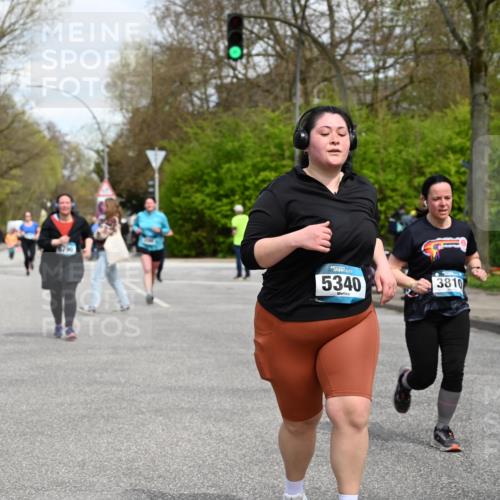 12.04.2026 - 45. Internationalen Wilhelmsburger Insellauf J. Mangold http://msf.ph/oto/9515019 12.04.2026 13:13:17 Ziel 5265, 5266, 4648, 2026, 5457, 4320, 4249, 3033, 2470, 4364, 3942, 5221, 3540, 3933, 3935, 3805, 5158, 5157, 2462, 4533, 5693, 5637, 2080, 5819, 2064, 4923, 4281, 4923, 4281, 3984, 3810, 3268, 2062, 4783, 4178, 4178, 5340, 2999, 5498 meine-sportfotos.de