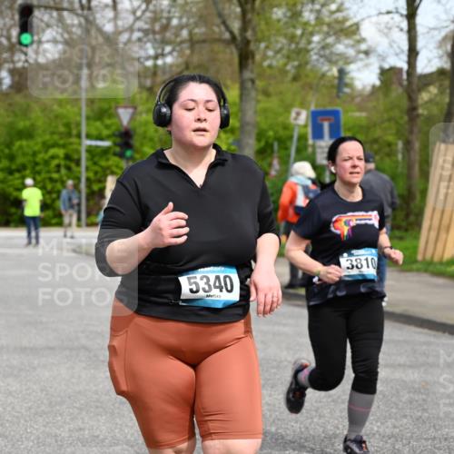 12.04.2026 - 45. Internationalen Wilhelmsburger Insellauf J. Mangold http://msf.ph/oto/9515027 12.04.2026 13:13:18 Ziel 5265, 5266, 4648, 2026, 5457, 4320, 4249, 3033, 2470, 4364, 3942, 5221, 3540, 3933, 3935, 3805, 5158, 5157, 2462, 4533, 5693, 5637, 2080, 5819, 2064, 4923, 4281, 3984, 3984, 3810, 3268, 2062, 4783, 4178, 5340, 2999, 5498, 4465, 5350 meine-sportfotos.de