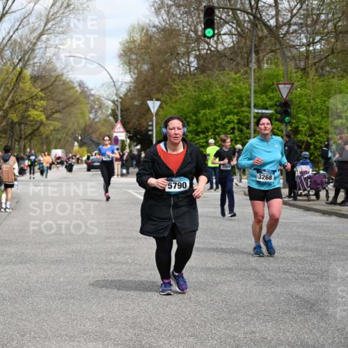 12.04.2026 - 45. Internationalen Wilhelmsburger Insellauf J. Mangold http://msf.ph/oto/9515028 12.04.2026 13:13:21 Ziel 4364, 3942, 5221, 3540, 3933, 3935, 3805, 5158, 5157, 2462, 4533, 5693, 5637, 2080, 5819, 2064, 4923, 4281, 3984, 3810, 3268, 2062, 4783, 4178, 5340, 2999, 5498, 4465, 5350 meine-sportfotos.de