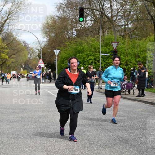 12.04.2026 - 45. Internationalen Wilhelmsburger Insellauf J. Mangold http://msf.ph/oto/9515031 12.04.2026 13:13:21 Ziel 4364, 3942, 5221, 3540, 3933, 3935, 3805, 5158, 5157, 2462, 4533, 5693, 5637, 2080, 5819, 2064, 4923, 4281, 3984, 3810, 3268, 2062, 4783, 4178, 5340, 2999, 5498, 4465, 5350 meine-sportfotos.de