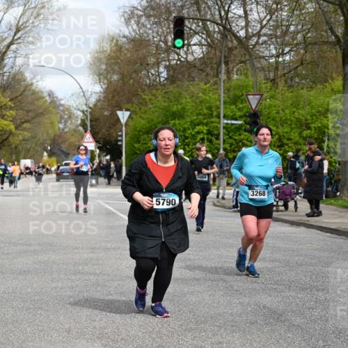 12.04.2026 - 45. Internationalen Wilhelmsburger Insellauf J. Mangold http://msf.ph/oto/9515032 12.04.2026 13:13:21 Ziel 4364, 3942, 5221, 3540, 3933, 3935, 3805, 5158, 5157, 2462, 4533, 5693, 5637, 2080, 5819, 2064, 4923, 4281, 3984, 3810, 3268, 2062, 4783, 4178, 5340, 2999, 5498, 4465, 5350 meine-sportfotos.de