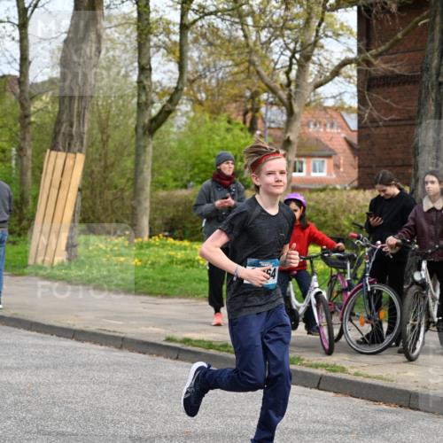 12.04.2026 - 45. Internationalen Wilhelmsburger Insellauf J. Mangold http://msf.ph/oto/9515059 12.04.2026 13:13:25 Ziel 3935, 3805, 5158, 5157, 2462, 4533, 5693, 5637, 2080, 5819, 2064, 4923, 4281, 3984, 3810, 3268, 2062, 4783, 4783, 4178, 5340, 2999, 5498, 4465, 5350, 5790 meine-sportfotos.de