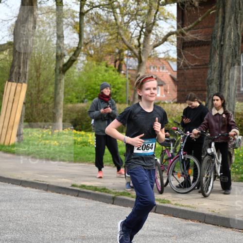 12.04.2026 - 45. Internationalen Wilhelmsburger Insellauf J. Mangold http://msf.ph/oto/9515060 12.04.2026 13:13:25 Ziel 3935, 3805, 5158, 5157, 2462, 4533, 5693, 5637, 2080, 5819, 2064, 4923, 4281, 3984, 3810, 3268, 2062, 4783, 4783, 4178, 5340, 2999, 5498, 4465, 5350, 5790 meine-sportfotos.de