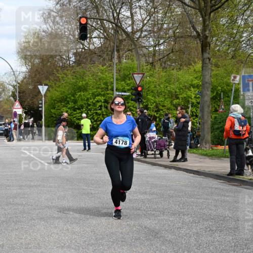 12.04.2026 - 45. Internationalen Wilhelmsburger Insellauf J. Mangold http://msf.ph/oto/9515065 12.04.2026 13:13:26 Ziel 3805, 5158, 5157, 2462, 4533, 5693, 5637, 2080, 5819, 2064, 4923, 4281, 3984, 3810, 3268, 2062, 4783, 4178, 5340, 2999, 2999, 5498, 4465, 5350, 5790 meine-sportfotos.de