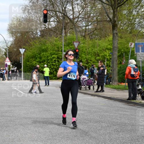 12.04.2026 - 45. Internationalen Wilhelmsburger Insellauf J. Mangold http://msf.ph/oto/9515067 12.04.2026 13:13:26 Ziel 3805, 5158, 5157, 2462, 4533, 5693, 5637, 2080, 5819, 2064, 4923, 4281, 3984, 3810, 3268, 2062, 4783, 4178, 5340, 2999, 2999, 5498, 4465, 5350, 5790 meine-sportfotos.de