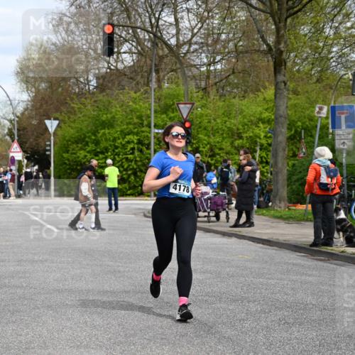 12.04.2026 - 45. Internationalen Wilhelmsburger Insellauf J. Mangold http://msf.ph/oto/9515068 12.04.2026 13:13:26 Ziel 3805, 5158, 5157, 2462, 4533, 5693, 5637, 2080, 5819, 2064, 4923, 4281, 3984, 3810, 3268, 2062, 4783, 4178, 5340, 2999, 2999, 5498, 4465, 5350, 5790 meine-sportfotos.de
