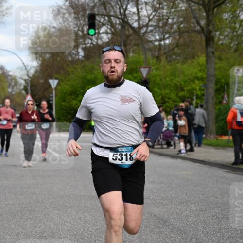 12.04.2026 - 45. Internationalen Wilhelmsburger Insellauf J. Mangold http://msf.ph/oto/9515084 12.04.2026 13:14:03 Ziel 2999, 5498, 4465, 5350, 5790, 4716, 5318, 5418, 5481, 4228, 4573, 3360, 3443, 3443, 3469, 2107, 4421, 5242, 3425, 5142, 4852, 2430, 5813, 4747 meine-sportfotos.de