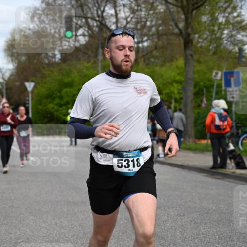 12.04.2026 - 45. Internationalen Wilhelmsburger Insellauf J. Mangold http://msf.ph/oto/9515086 12.04.2026 13:14:04 Ziel 5498, 4465, 5350, 5790, 4716, 5318, 5418, 5481, 5418, 5481, 4228, 4573, 3360, 3443, 3469, 2107, 4421, 5242, 3425, 5142, 4852, 2430, 5813, 4747 meine-sportfotos.de