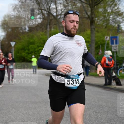 12.04.2026 - 45. Internationalen Wilhelmsburger Insellauf J. Mangold http://msf.ph/oto/9515087 12.04.2026 13:14:04 Ziel 5498, 4465, 5350, 5790, 4716, 5318, 5418, 5481, 5418, 5481, 4228, 4573, 3360, 3443, 3469, 2107, 4421, 5242, 3425, 5142, 4852, 2430, 5813, 4747 meine-sportfotos.de