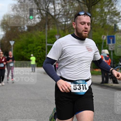 12.04.2026 - 45. Internationalen Wilhelmsburger Insellauf J. Mangold http://msf.ph/oto/9515088 12.04.2026 13:14:04 Ziel 5498, 4465, 5350, 5790, 4716, 5318, 5418, 5481, 5418, 5481, 4228, 4573, 3360, 3443, 3469, 2107, 4421, 5242, 3425, 5142, 4852, 2430, 5813, 4747 meine-sportfotos.de