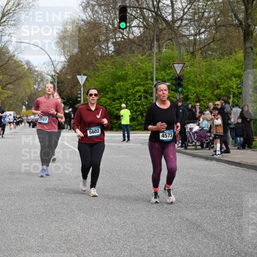 12.04.2026 - 45. Internationalen Wilhelmsburger Insellauf J. Mangold http://msf.ph/oto/9515090 12.04.2026 13:14:06 Ziel 5498, 4465, 5350, 5790, 4716, 5318, 5418, 5481, 4228, 4573, 3360, 3443, 3469, 2107, 4421, 5242, 3425, 5142, 4852, 2430, 5813, 4747, 3773, 5602 meine-sportfotos.de