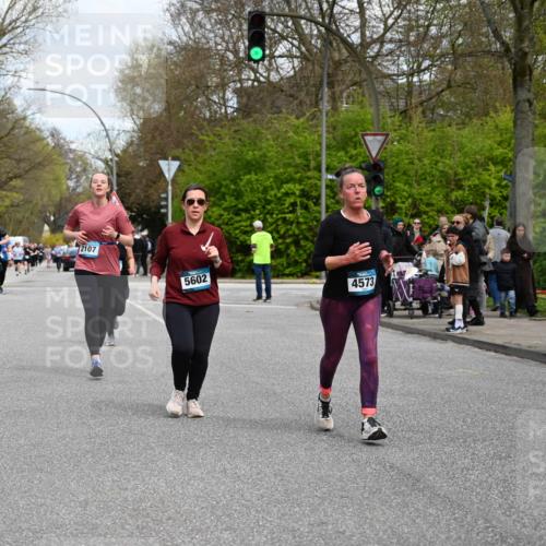 12.04.2026 - 45. Internationalen Wilhelmsburger Insellauf J. Mangold http://msf.ph/oto/9515091 12.04.2026 13:14:07 Ziel 4465, 5350, 5790, 4716, 5318, 5418, 5481, 4228, 4228, 4573, 3360, 3443, 3469, 2107, 4421, 5242, 3425, 5142, 4852, 2430, 5813, 4747, 3773, 5602, 4960 meine-sportfotos.de