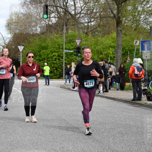 12.04.2026 - 45. Internationalen Wilhelmsburger Insellauf J. Mangold http://msf.ph/oto/9515093 12.04.2026 13:14:07 Ziel 4465, 5350, 5790, 4716, 5318, 5418, 5481, 4228, 4228, 4573, 3360, 3443, 3469, 2107, 4421, 5242, 3425, 5142, 4852, 2430, 5813, 4747, 3773, 5602, 4960 meine-sportfotos.de