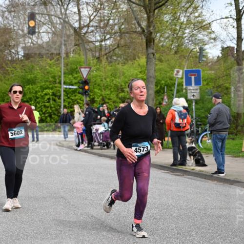 12.04.2026 - 45. Internationalen Wilhelmsburger Insellauf J. Mangold http://msf.ph/oto/9515098 12.04.2026 13:14:07 Ziel 4465, 5350, 5790, 4716, 5318, 5418, 5481, 4228, 4228, 4573, 3360, 3443, 3469, 2107, 4421, 5242, 3425, 5142, 4852, 2430, 5813, 4747, 3773, 5602, 4960 meine-sportfotos.de