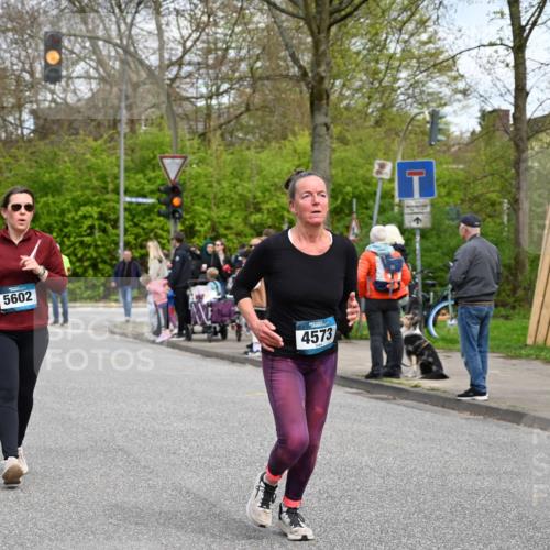 12.04.2026 - 45. Internationalen Wilhelmsburger Insellauf J. Mangold http://msf.ph/oto/9515099 12.04.2026 13:14:07 Ziel 4465, 5350, 5790, 4716, 5318, 5418, 5481, 4228, 4228, 4573, 3360, 3443, 3469, 2107, 4421, 5242, 3425, 5142, 4852, 2430, 5813, 4747, 3773, 5602, 4960 meine-sportfotos.de