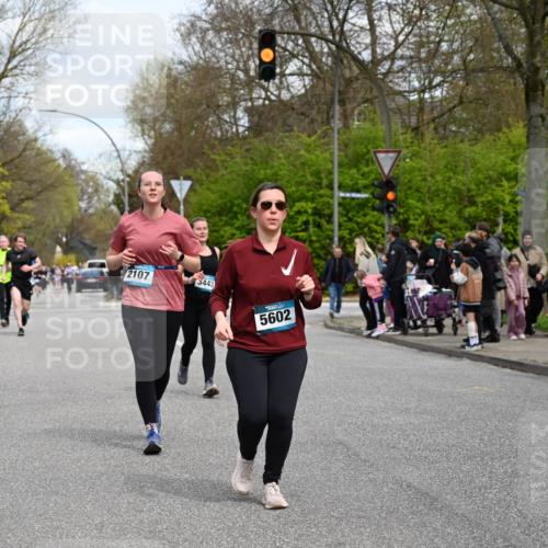 12.04.2026 - 45. Internationalen Wilhelmsburger Insellauf J. Mangold http://msf.ph/oto/9515100 12.04.2026 13:14:08 Ziel 5790, 4716, 5318, 5418, 5481, 4228, 4573, 3360, 3443, 3469, 2107, 4421, 5242, 3425, 4421, 5242, 3425, 5142, 4852, 2430, 5813, 4747, 3773, 5602, 4960 meine-sportfotos.de