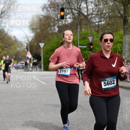 12.04.2026 - 45. Internationalen Wilhelmsburger Insellauf J. Mangold http://msf.ph/oto/9515111 12.04.2026 13:14:10 Ziel 5790, 4716, 5318, 5418, 5481, 4228, 4573, 3360, 3443, 3469, 2107, 4421, 5242, 3425, 5142, 4852, 4852, 2430, 5813, 4747, 3773, 5602, 4960, 4418 meine-sportfotos.de