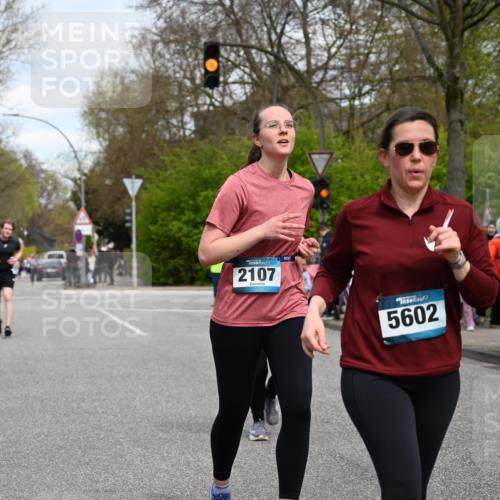 12.04.2026 - 45. Internationalen Wilhelmsburger Insellauf J. Mangold http://msf.ph/oto/9515113 12.04.2026 13:14:10 Ziel 5790, 4716, 5318, 5418, 5481, 4228, 4573, 3360, 3443, 3469, 2107, 4421, 5242, 3425, 5142, 4852, 4852, 2430, 5813, 4747, 3773, 5602, 4960, 4418 meine-sportfotos.de