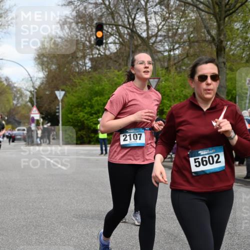 12.04.2026 - 45. Internationalen Wilhelmsburger Insellauf J. Mangold http://msf.ph/oto/9515114 12.04.2026 13:14:10 Ziel 5790, 4716, 5318, 5418, 5481, 4228, 4573, 3360, 3443, 3469, 2107, 4421, 5242, 3425, 5142, 4852, 4852, 2430, 5813, 4747, 3773, 5602, 4960, 4418 meine-sportfotos.de