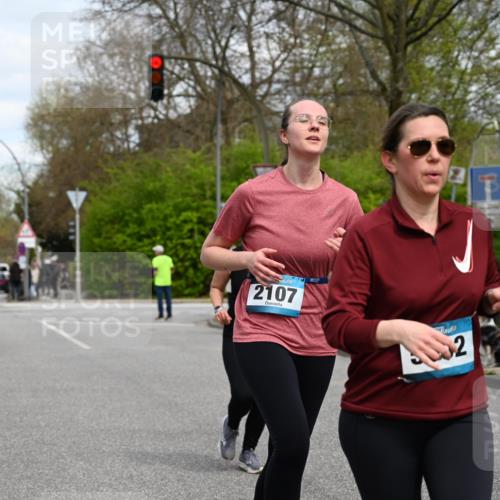 12.04.2026 - 45. Internationalen Wilhelmsburger Insellauf J. Mangold http://msf.ph/oto/9515117 12.04.2026 13:14:10 Ziel 5790, 4716, 5318, 5418, 5481, 4228, 4573, 3360, 3443, 3469, 2107, 4421, 5242, 3425, 5142, 4852, 4852, 2430, 5813, 4747, 3773, 5602, 4960, 4418 meine-sportfotos.de