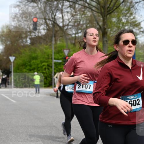 12.04.2026 - 45. Internationalen Wilhelmsburger Insellauf J. Mangold http://msf.ph/oto/9515119 12.04.2026 13:14:10 Ziel 5790, 4716, 5318, 5418, 5481, 4228, 4573, 3360, 3443, 3469, 2107, 4421, 5242, 3425, 5142, 4852, 4852, 2430, 5813, 4747, 3773, 5602, 4960, 4418 meine-sportfotos.de