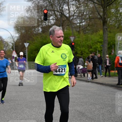 12.04.2026 - 45. Internationalen Wilhelmsburger Insellauf J. Mangold http://msf.ph/oto/9515134 12.04.2026 13:14:17 Ziel 4716, 5318, 5418, 5481, 4228, 4573, 3360, 3443, 3469, 2107, 3469, 2107, 4421, 5242, 3425, 5142, 4852, 2430, 5813, 4747, 3773, 5602, 4960, 4418, 5156, 4111, 3306, 3328, 2772, 5348, 4837, 4838 meine-sportfotos.de