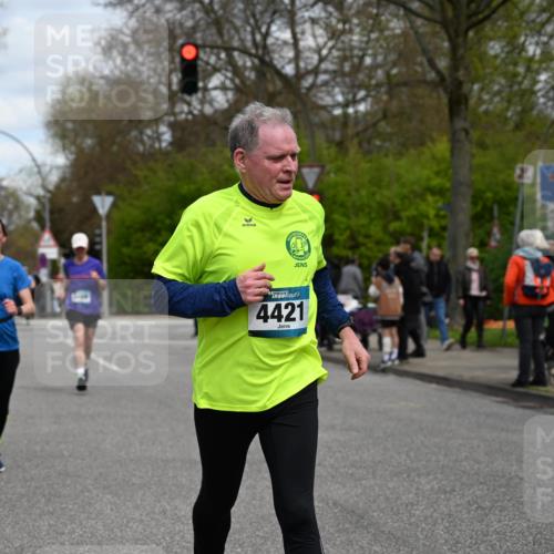 12.04.2026 - 45. Internationalen Wilhelmsburger Insellauf J. Mangold http://msf.ph/oto/9515135 12.04.2026 13:14:17 Ziel 4716, 5318, 5418, 5481, 4228, 4573, 3360, 3443, 3469, 2107, 3469, 2107, 4421, 5242, 3425, 5142, 4852, 2430, 5813, 4747, 3773, 5602, 4960, 4418, 5156, 4111, 3306, 3328, 2772, 5348, 4837, 4838 meine-sportfotos.de