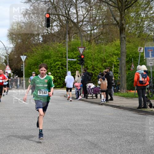 12.04.2026 - 45. Internationalen Wilhelmsburger Insellauf J. Mangold http://msf.ph/oto/9515152 12.04.2026 13:14:23 Ziel 5418, 5481, 4228, 4573, 3360, 3443, 3469, 2107, 4421, 5242, 3425, 5142, 4852, 2430, 5813, 4747, 3773, 5602, 4960, 4418, 5156, 5156, 4111, 3306, 3328, 2772, 5348, 4837, 4838, 4669 meine-sportfotos.de