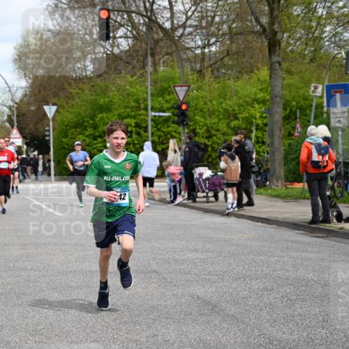 12.04.2026 - 45. Internationalen Wilhelmsburger Insellauf J. Mangold http://msf.ph/oto/9515155 12.04.2026 13:14:23 Ziel 5418, 5481, 4228, 4573, 3360, 3443, 3469, 2107, 4421, 5242, 3425, 5142, 4852, 2430, 5813, 4747, 3773, 5602, 4960, 4418, 5156, 5156, 4111, 3306, 3328, 2772, 5348, 4837, 4838, 4669 meine-sportfotos.de