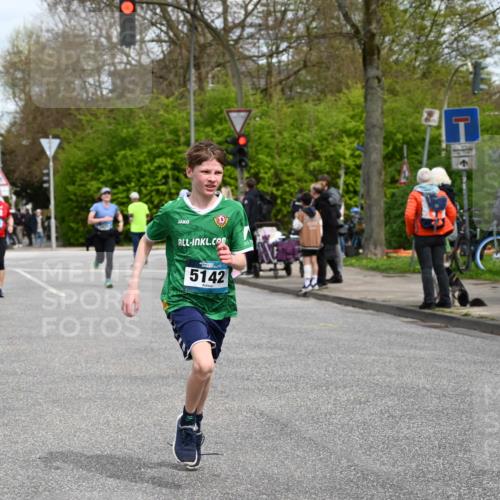 12.04.2026 - 45. Internationalen Wilhelmsburger Insellauf J. Mangold http://msf.ph/oto/9515159 12.04.2026 13:14:23 Ziel 5418, 5481, 4228, 4573, 3360, 3443, 3469, 2107, 4421, 5242, 3425, 5142, 4852, 2430, 5813, 4747, 3773, 5602, 4960, 4418, 5156, 5156, 4111, 3306, 3328, 2772, 5348, 4837, 4838, 4669 meine-sportfotos.de