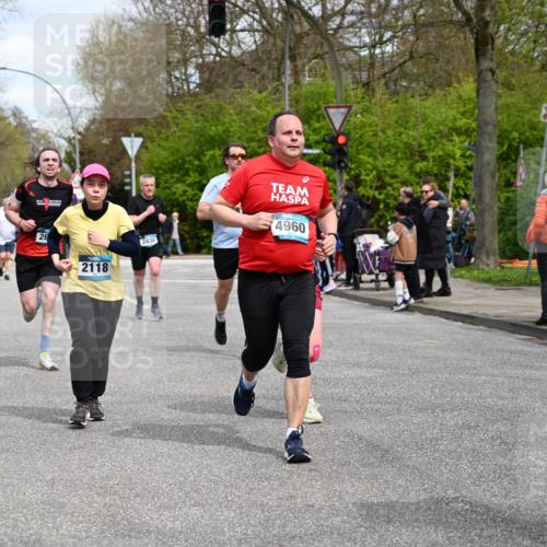 12.04.2026 - 45. Internationalen Wilhelmsburger Insellauf J. Mangold http://msf.ph/oto/9515191 12.04.2026 13:14:28 Ziel 5418, 5481, 4228, 4573, 3360, 3443, 3469, 2107, 4421, 5242, 3425, 5142, 4852, 2430, 5813, 4747, 3773, 5602, 4960, 4418, 5156, 4111, 3306, 3328, 2772, 2772, 5348, 4837, 4838, 4669, 2110, 4695, 2815 meine-sportfotos.de