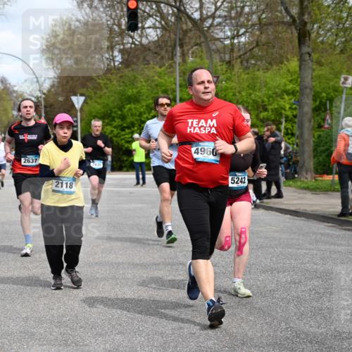 12.04.2026 - 45. Internationalen Wilhelmsburger Insellauf J. Mangold http://msf.ph/oto/9515195 12.04.2026 13:14:28 Ziel 5418, 5481, 4228, 4573, 3360, 3443, 3469, 2107, 4421, 5242, 3425, 5142, 4852, 2430, 5813, 4747, 3773, 5602, 4960, 4418, 5156, 4111, 3306, 3328, 2772, 2772, 5348, 4837, 4838, 4669, 2110, 4695, 2815 meine-sportfotos.de