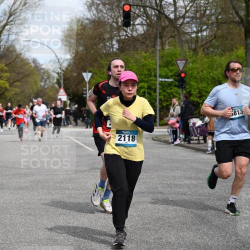 12.04.2026 - 45. Internationalen Wilhelmsburger Insellauf J. Mangold http://msf.ph/oto/9515206 12.04.2026 13:14:29 Ziel 5418, 5481, 4228, 4573, 3360, 3443, 3469, 2107, 4421, 5242, 3425, 5142, 4852, 2430, 5813, 4747, 3773, 5602, 4960, 4418, 5156, 4111, 3306, 3328, 2772, 5348, 4837, 4838, 5348, 4837, 4838, 4669, 2110, 4695, 2815, 2785 meine-sportfotos.de