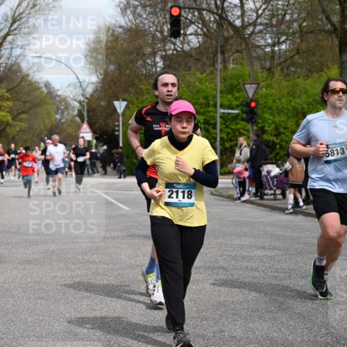 12.04.2026 - 45. Internationalen Wilhelmsburger Insellauf J. Mangold http://msf.ph/oto/9515207 12.04.2026 13:14:29 Ziel 5418, 5481, 4228, 4573, 3360, 3443, 3469, 2107, 4421, 5242, 3425, 5142, 4852, 2430, 5813, 4747, 3773, 5602, 4960, 4418, 5156, 4111, 3306, 3328, 2772, 5348, 4837, 4838, 5348, 4837, 4838, 4669, 2110, 4695, 2815, 2785 meine-sportfotos.de