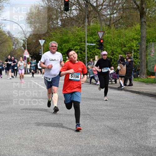 12.04.2026 - 45. Internationalen Wilhelmsburger Insellauf J. Mangold http://msf.ph/oto/9515232 12.04.2026 13:14:35 Ziel 3360, 3443, 3469, 2107, 4421, 5242, 3425, 5142, 4852, 2430, 5813, 4747, 3773, 5602, 4960, 4418, 5156, 5156, 4111, 3306, 3328, 2772, 5348, 4837, 4838, 4669, 2110, 4695, 2815, 2785, 2043, 2118, 5755, 5029 meine-sportfotos.de