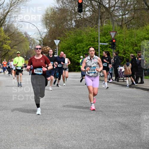 12.04.2026 - 45. Internationalen Wilhelmsburger Insellauf J. Mangold http://msf.ph/oto/9515266 12.04.2026 13:14:40 Ziel 3443, 3469, 2107, 4421, 5242, 3425, 5142, 4852, 2430, 5813, 4747, 3773, 5602, 4960, 4418, 5156, 4111, 3306, 3328, 2772, 2772, 5348, 4837, 4838, 4669, 2110, 4695, 2815, 2110, 4695, 2815, 2785, 2043, 2118, 5755, 5029, 4662, 4663, 4559, 3308 meine-sportfotos.de