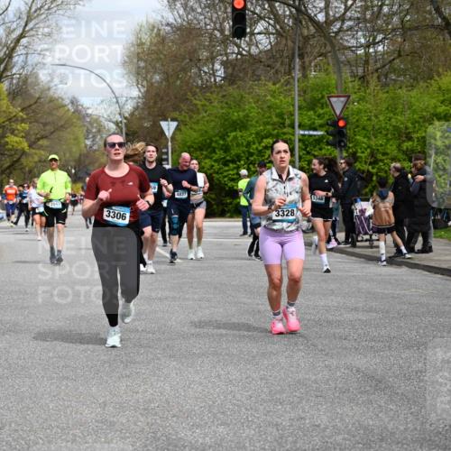 12.04.2026 - 45. Internationalen Wilhelmsburger Insellauf J. Mangold http://msf.ph/oto/9515267 12.04.2026 13:14:40 Ziel 3443, 3469, 2107, 4421, 5242, 3425, 5142, 4852, 2430, 5813, 4747, 3773, 5602, 4960, 4418, 5156, 4111, 3306, 3328, 2772, 2772, 5348, 4837, 4838, 4669, 2110, 4695, 2815, 2110, 4695, 2815, 2785, 2043, 2118, 5755, 5029, 4662, 4663, 4559, 3308 meine-sportfotos.de