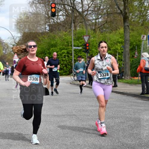 12.04.2026 - 45. Internationalen Wilhelmsburger Insellauf J. Mangold http://msf.ph/oto/9515279 12.04.2026 13:14:41 Ziel 3469, 2107, 4421, 5242, 3425, 5142, 4852, 2430, 5813, 4747, 3773, 5602, 4960, 4418, 5156, 4111, 3306, 3328, 2772, 5348, 4837, 4838, 5348, 4837, 4838, 4669, 2110, 4695, 2815, 2785, 2785, 2043, 2118, 5755, 5029, 4662, 4663, 4559, 3308 meine-sportfotos.de